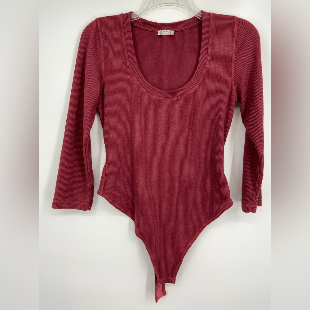 Free People, Scoop‎ neck, Ribbed, 3/4 Sleeve, Rust Color. Bodysuit, Size M